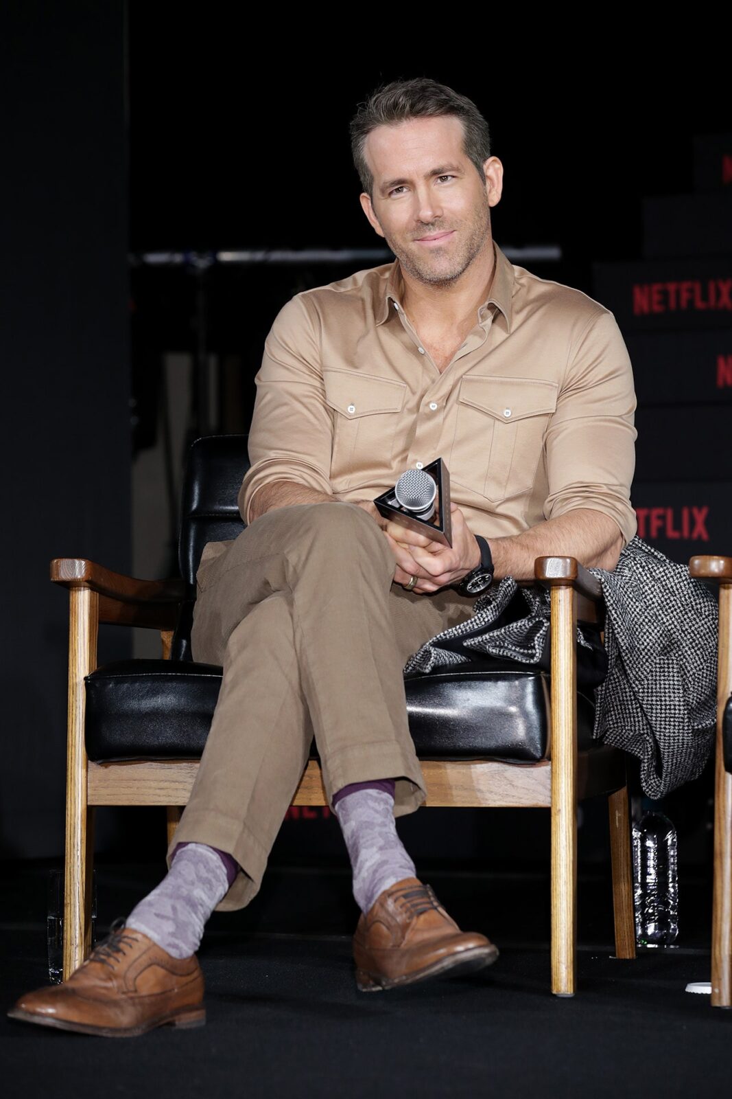 Ryan Reynolds in beige casual outfit 