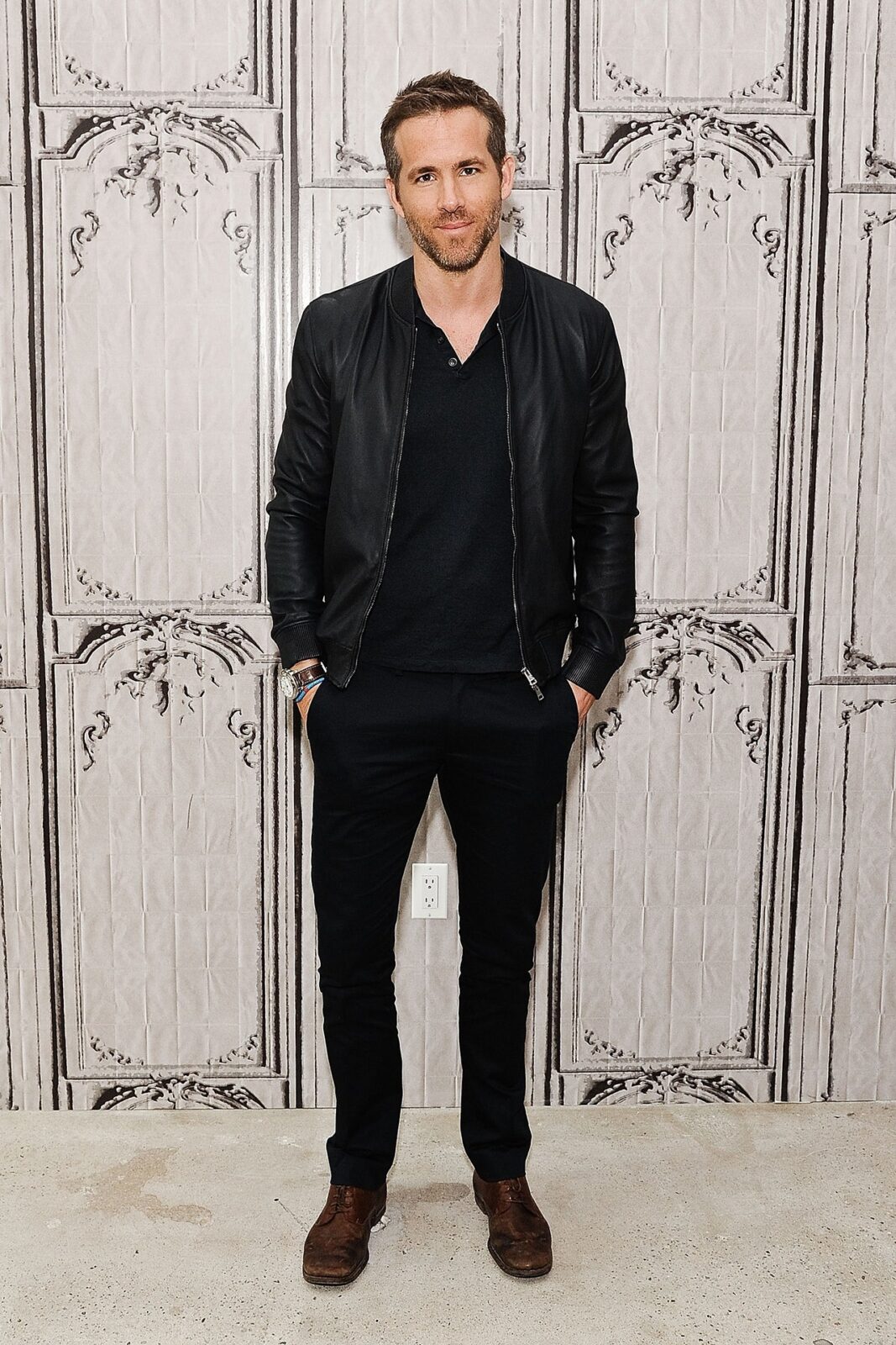 Ryan Reynolds in all black outfit with brown shoes 