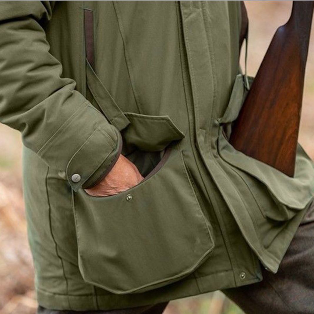 Lightweight shooting jacket in tan tweed, featuring adjustable cuffs and a modern cut