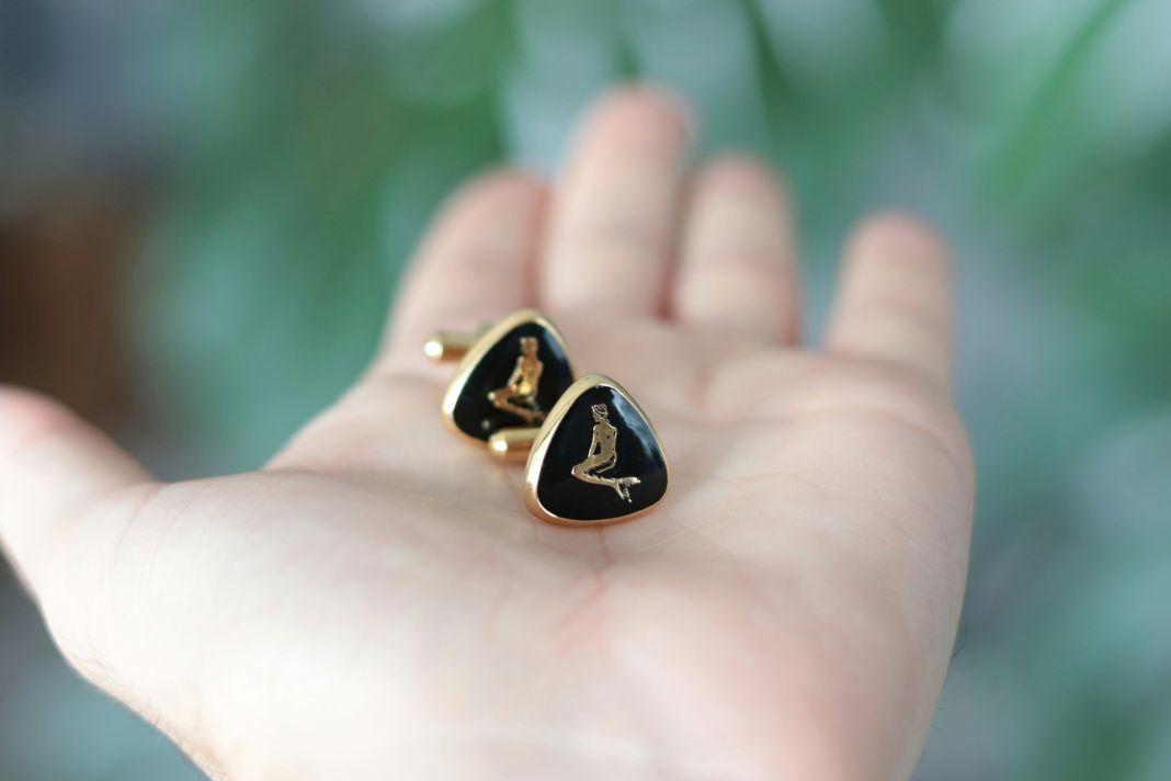 Cufflinks to wear with a dinner suit at a gala Cufflinks to wear with a dinner suit at a gala