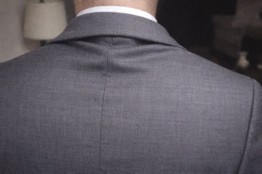 An illustrative photo showing a particularly bad collar roll on a suit