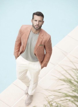 Men’s Salmon Pink Blazer with White Trousers – Contemporary Summer Tailoring Look