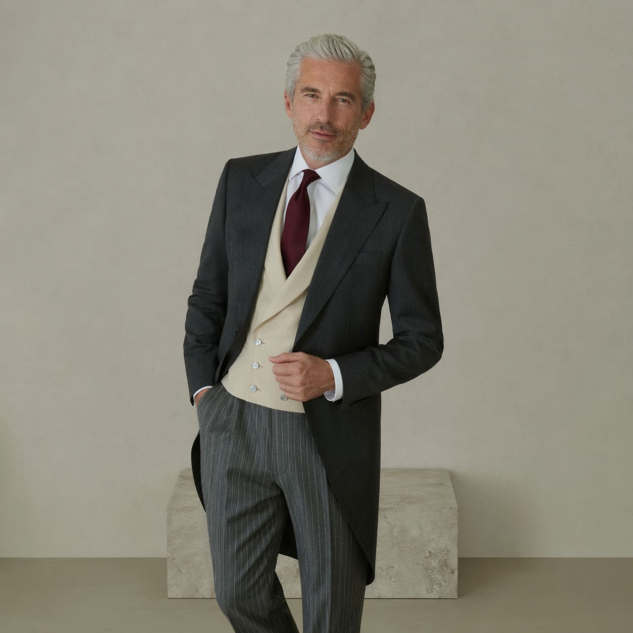 Menswear for Ascot – Grey morning suit with waistcoat and tie - Sample Image