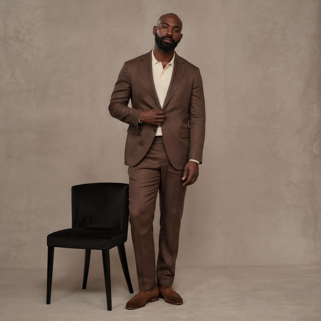 Menswear for Grand Prix – Brown tailored suit with white shirt – Sample Image Menswear for Grand Prix – Brown tailored suit with white shirt – Sample Image